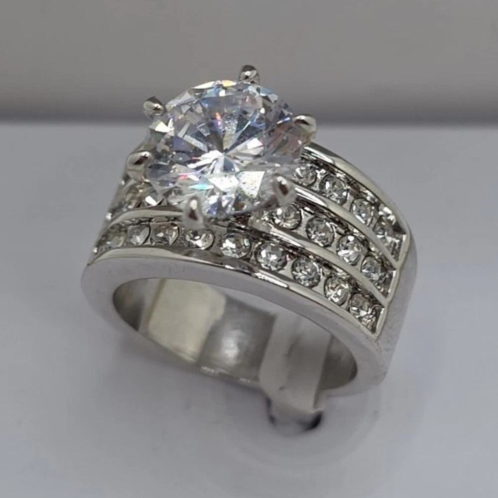 Silver Plated Cubic Zirconia Round Solitaire Cocktail Ring Size 5 Jewelry